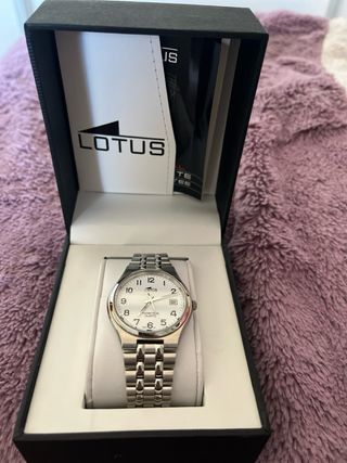 Reloj Lotus Plata y Blanco
