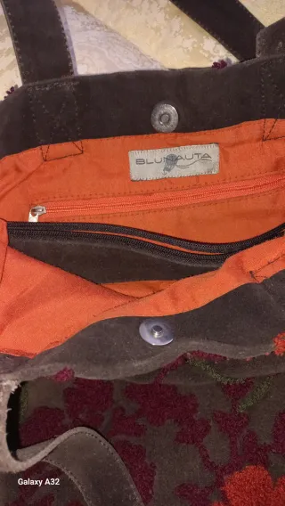 Borsa in pelle scamosciata con ricami