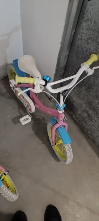 Bicicleta niña con ruedines