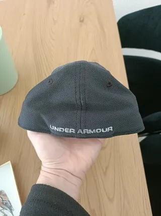 Gorra Under Armour Gris Oscuro