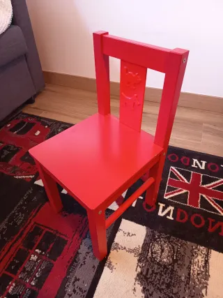 Silla infantil roja Ikea