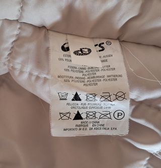 Piumino corto con cintura e eco pelliccia