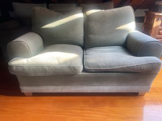 Sofás 2 y 3 plazas  50€ los dos.