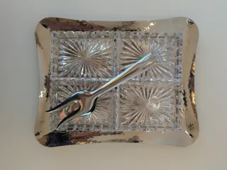 Antipastiera in vetro e metallo con pinza