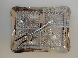 Antipastiera in vetro e metallo con pinza