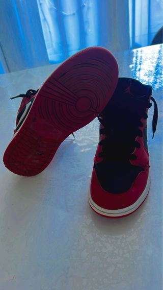 Zapatos Jordan Niños Rojo y Negro