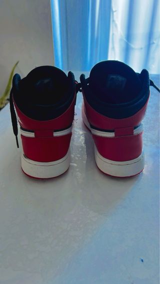 Zapatos Jordan Niños Rojo y Negro