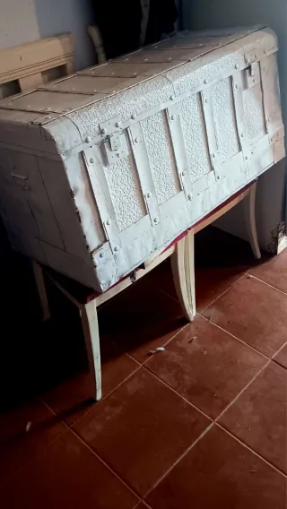 Baúl antiguo de madera