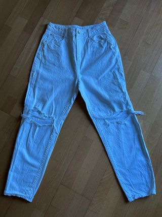 Vaqueros Zara desgastados blancos