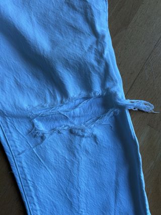 Vaqueros Zara desgastados blancos