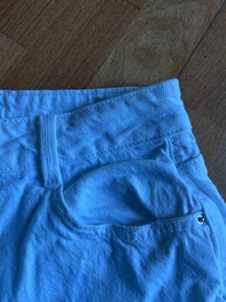 Vaqueros Zara desgastados blancos