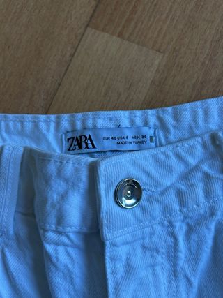 Vaqueros Zara desgastados blancos