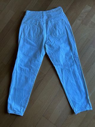 Vaqueros Zara desgastados blancos
