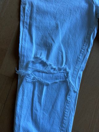 Vaqueros Zara desgastados blancos