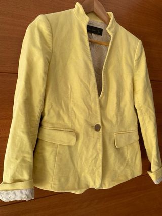 Blazer amarillo Zara