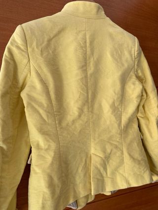 Blazer amarillo Zara