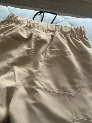 Pantalones cargo beige