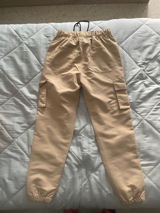 Pantalones cargo beige