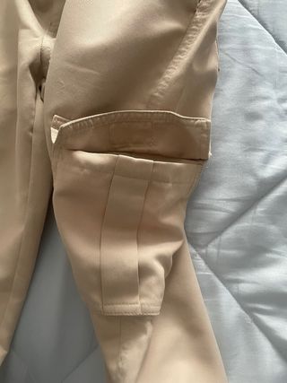 Pantalones cargo beige