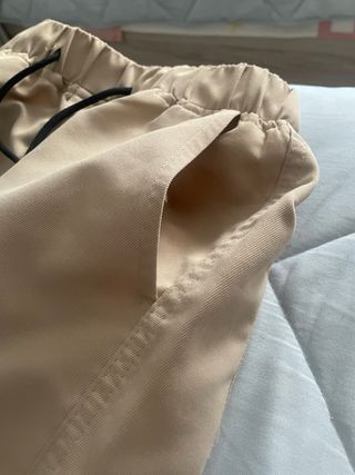 Pantalones cargo beige