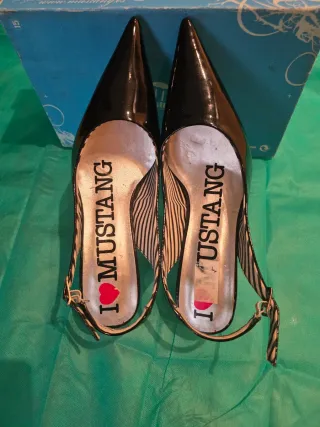 Zapatos de vestir Mustang negros