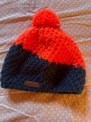 Gorro Wedze naranja y verde azulado con pompón
