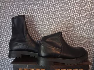 Botas de piel Stradivarius negras