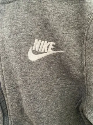 Chaqueta Nike Gris con Cremallera talla 147-158 cm