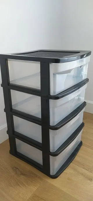 Cajonera de plástico transparente y negra