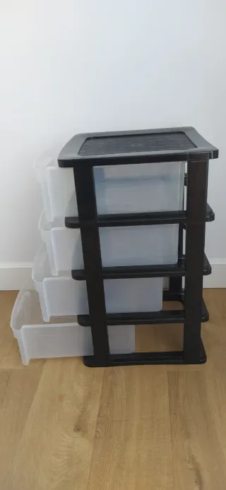 Cajonera de plástico transparente y negra