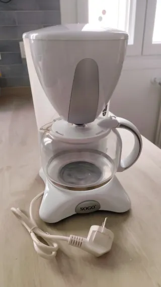 Cafetera blanca Sogo SS-880CM 1,25L