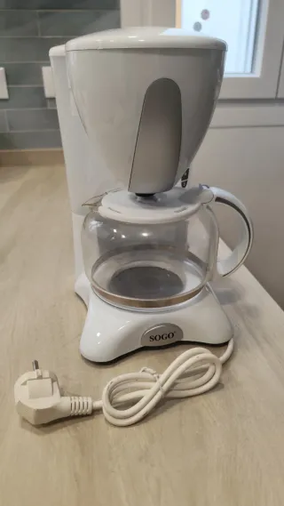Cafetera blanca Sogo SS-880CM 1,25L