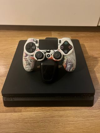 PS4+Controller+Caricabatterie 2 controller+custodia per controller + 3 Giochi