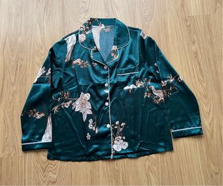 Pijama verde con estampado floral M