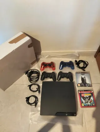 PlayStation 3 Slim con 2 controller e giochi