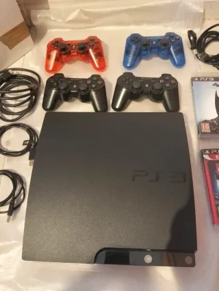PlayStation 3 Slim con 2 controller e giochi