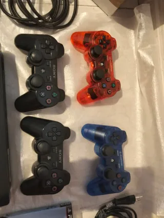 PlayStation 3 Slim con 2 controller e giochi