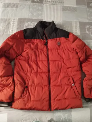 Chaquetón acolchado rojo y negro talla M