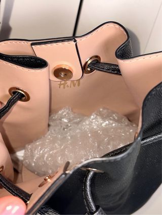 Bolso H&M negro tipo saco