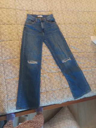 Vaqueros '90s Wide Leg' de la mar, rotos rodillas.