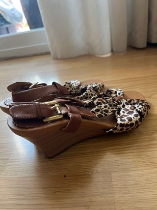 Sandalias Pasotas Marrones y Multicolor