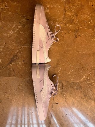 Zapatillas Puma de piel moradas y blancas