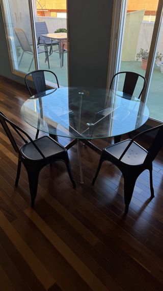 Mesa redonda cristal y 4 sillas negras