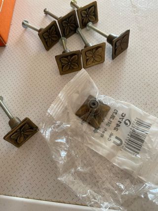 8 Tiradores Cuadrados Flor Dorados