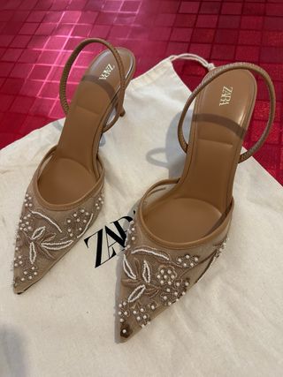 Sandalias Zara tacón pedrería beige