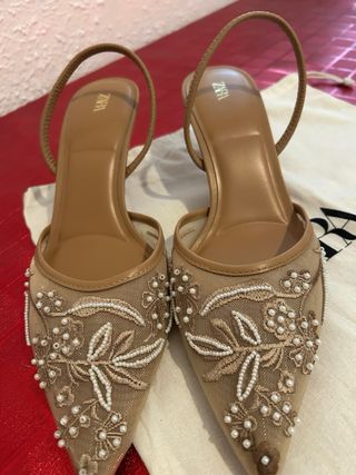 Sandalias Zara tacón pedrería beige