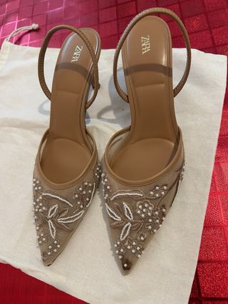 Sandalias Zara tacón pedrería beige