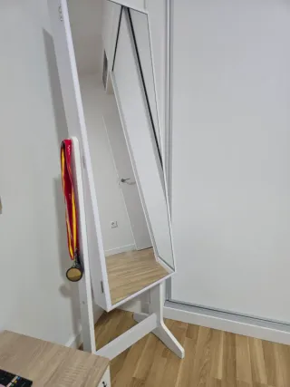 Joyero blanco con espejo