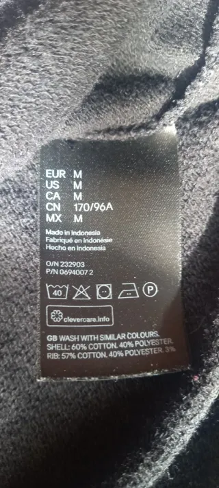 Sudadera H&M negra con palabra 'love'