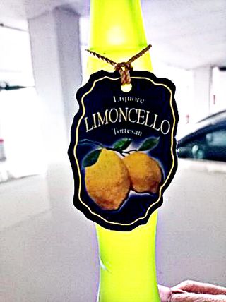 BOTE.LLA DE LIMONCELLO. DE VENECIA.